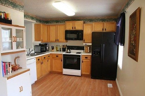 4th image of 2828 S Archmore Ct
