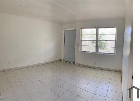 3rd image of 906 2nd St APT 2