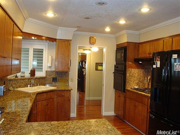 4th image of 1115 Green Oaks Way