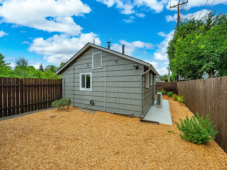 1660 Holly Ave #A — Photo 44