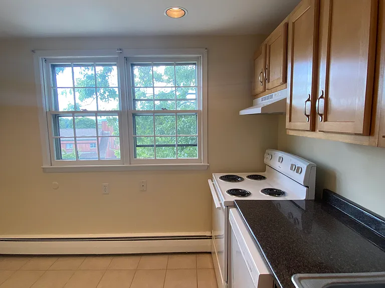 33 Chestnut St — Photo 20
