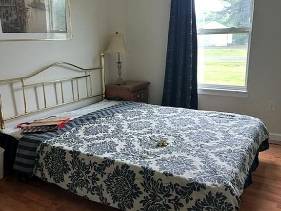 5th image of 25 Royal Dr