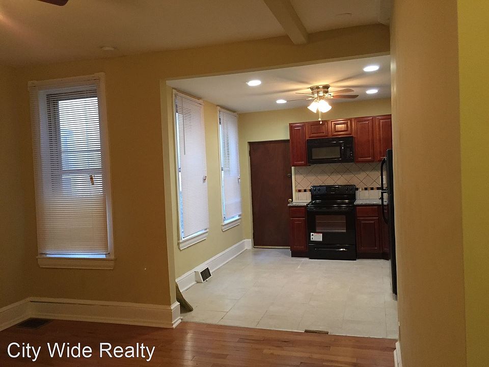 1st image of 425 N Budd St