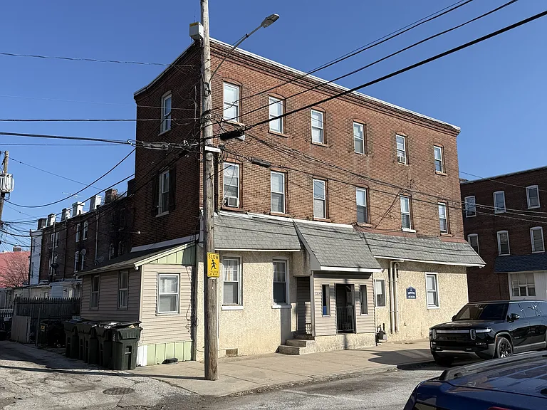 1214 E 2nd St — Photo 12