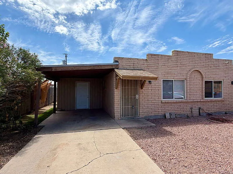 2 bed, 1.0 bath, 950 sqft, $1,299 — Photo 1