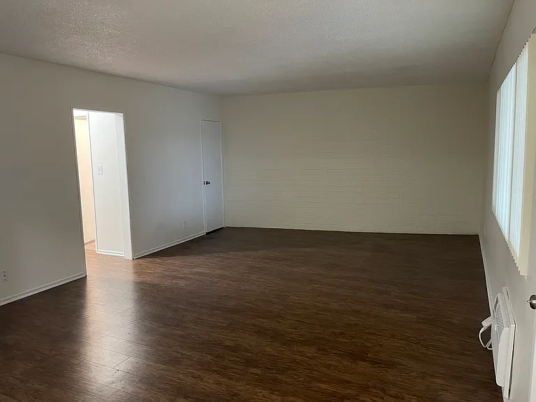 921 S Park Cir — Photo 10
