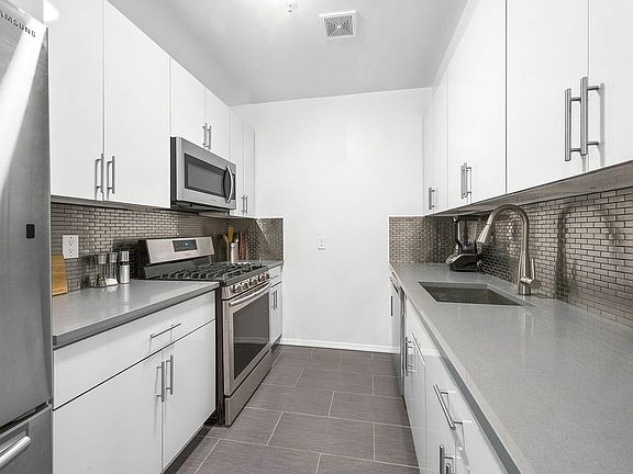 3rd image of 318 Warren St APT B10