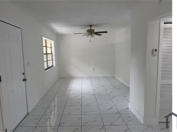 945 SE 12th St APT 1