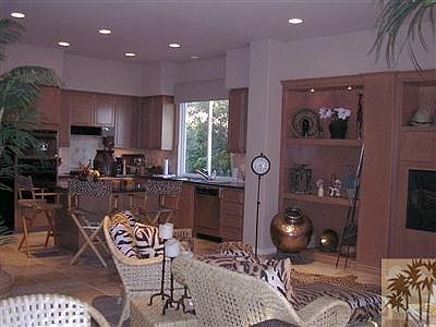 5th image of 697 Arrowhead Dr