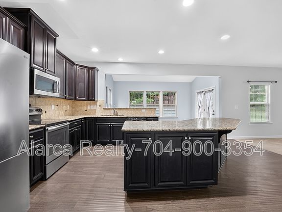 4th image of 5804 Selkirkshire Rd