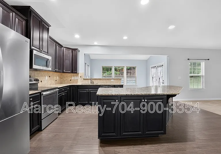 5804 Selkirkshire Rd — Photo 4