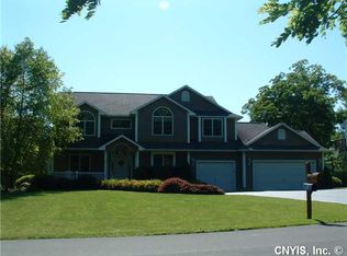 141 Willowbrook Dr, Auburn, NY 13021