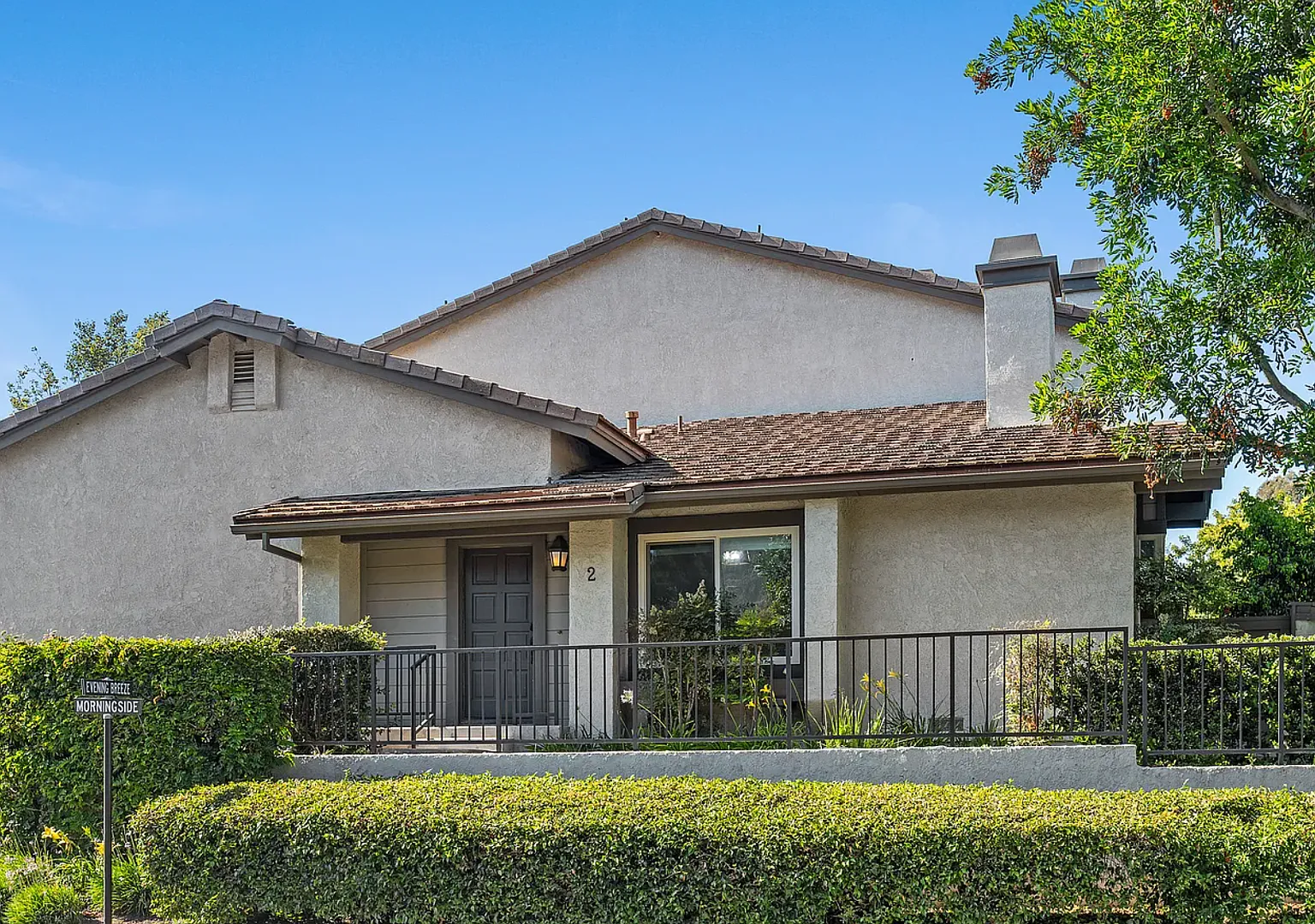 Beautiful Home in Highly Coveted Turtle Rock — Photo 1