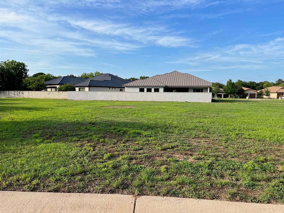 2nd image of 102 Blanco Ct