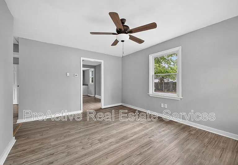 900 Partridge Ave — Photo 3