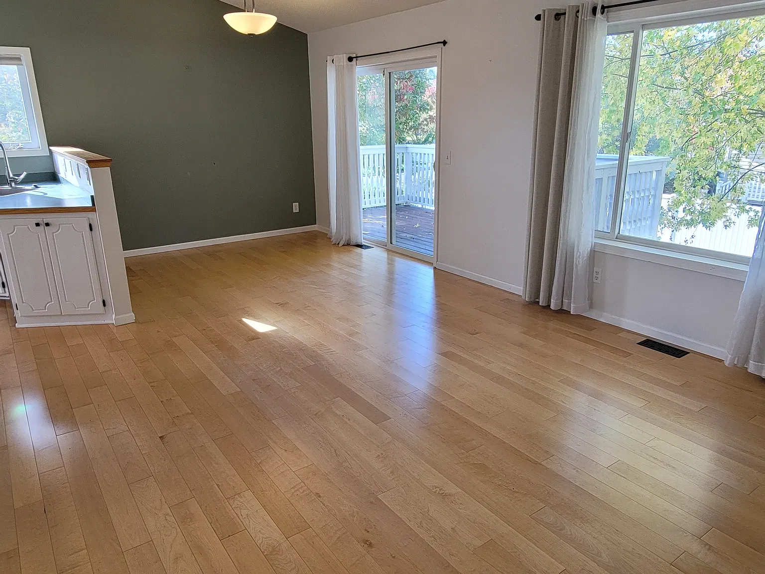 3 bed, 1761 sqft, $2,200 — Photo 4