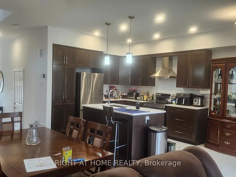 212 Trumpeter Grv — Photo 9