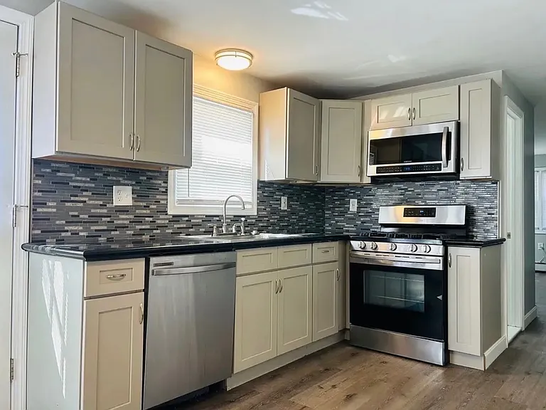 778 Plainfield St — Photo 17