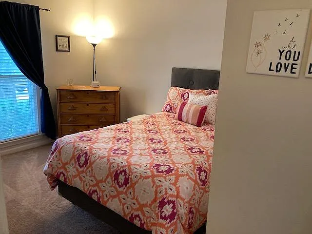 One of 2 children's bedrooms