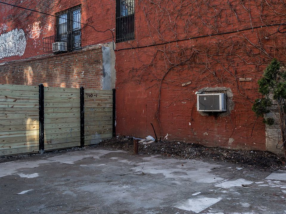1st image of 200 Montrose Ave #2M