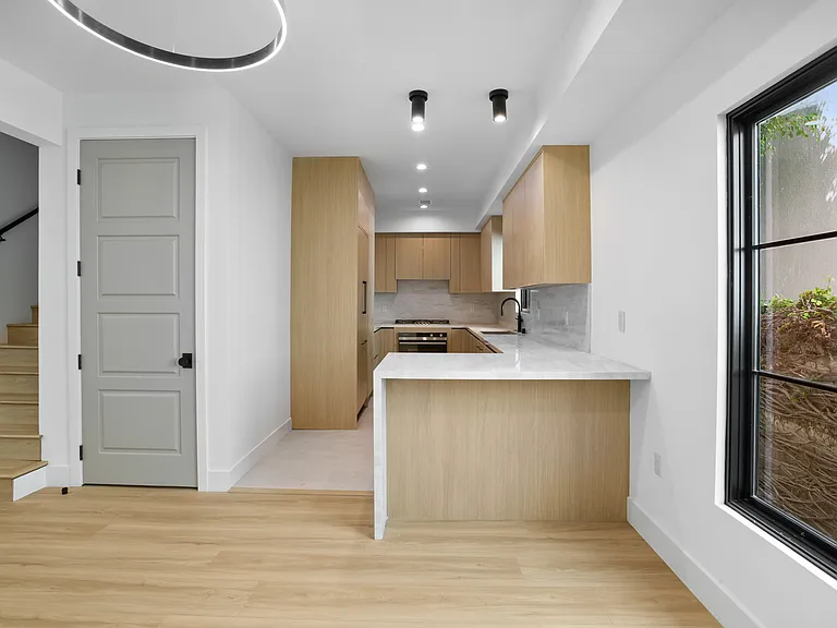 149 S Palm Dr #151-1/2 — Photo 15