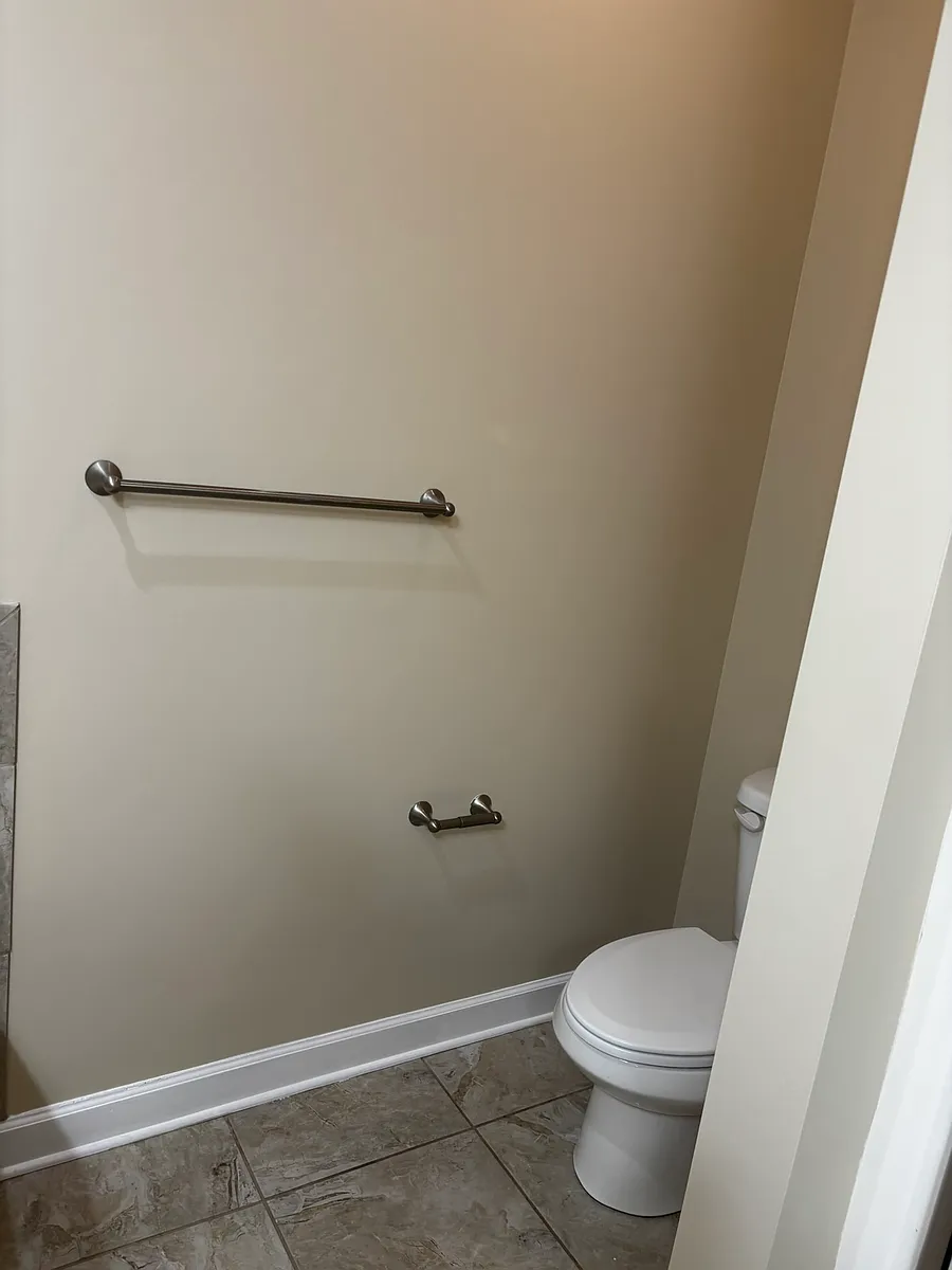 Building Photo - 121 Tanglewood Dr