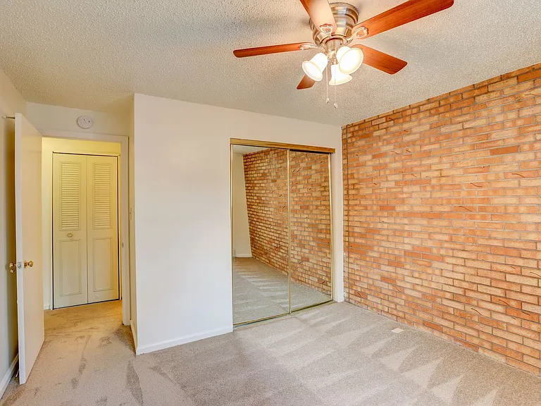 Applewood Crest Townhomes & Apartments — Photo 16