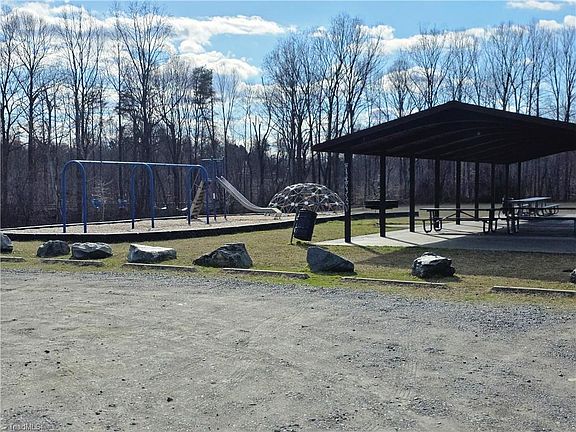 3rd image of 3968 Southdale Ave