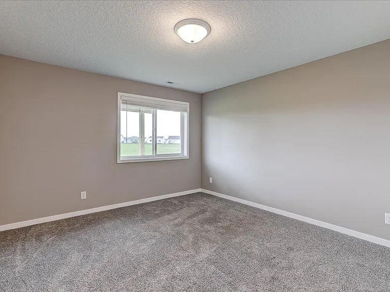 6647 NE 9th Ct — Photo 14