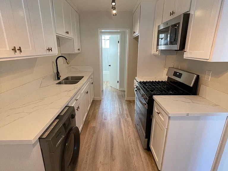 861 N Washington Pl #8 — Photo 1