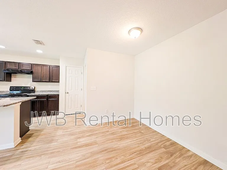 3159 Phyllis St — Photo 4