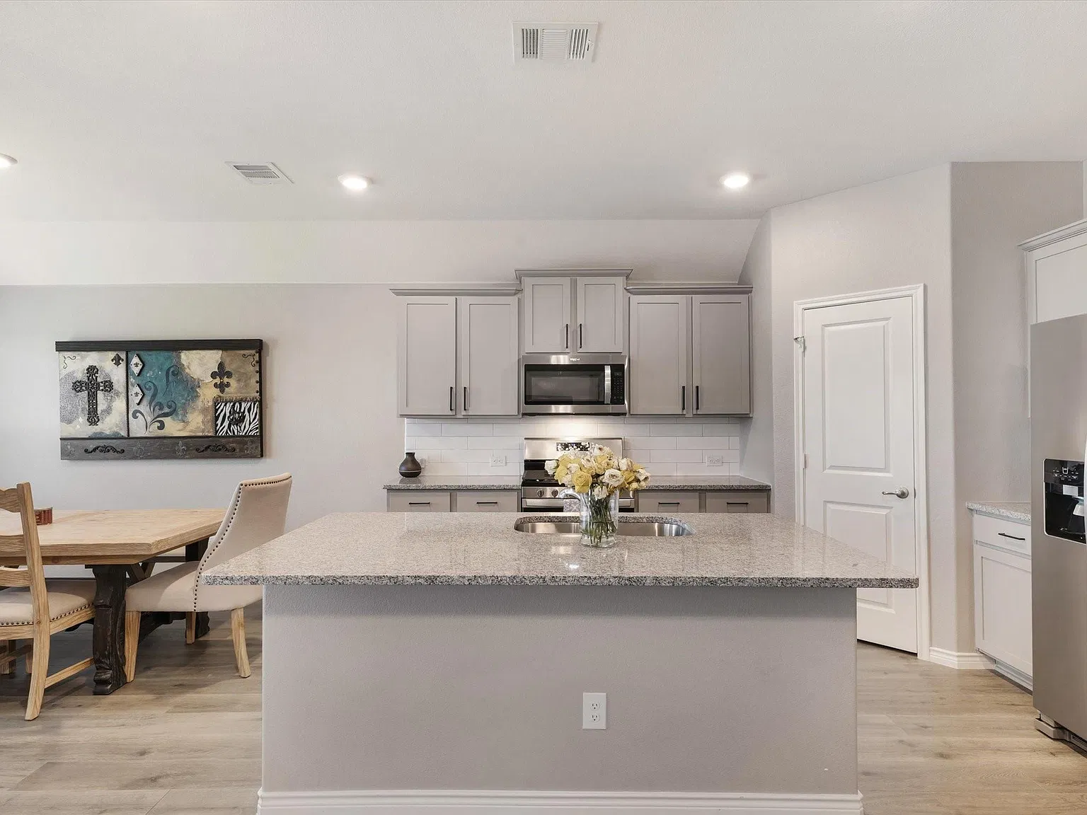 3 bed, 1639 sqft, $2,300 — Photo 2