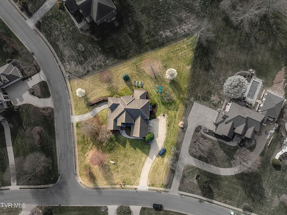73rd image of 405 Heather View Dr
