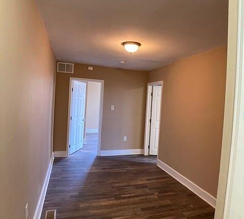 3rd image of 1950 Clarence St Floor 2
