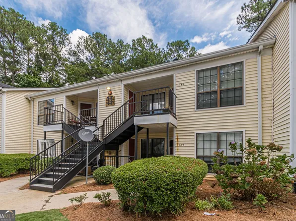 639 Windchase Ln, Stone Mountain, GA 30083