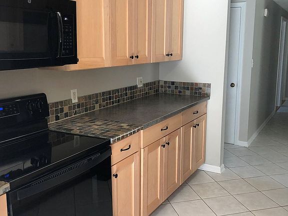 5th image of 532 Vista Grande Cres