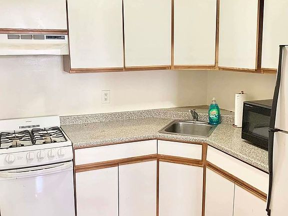 3rd image of 43 W 75th St #4CA