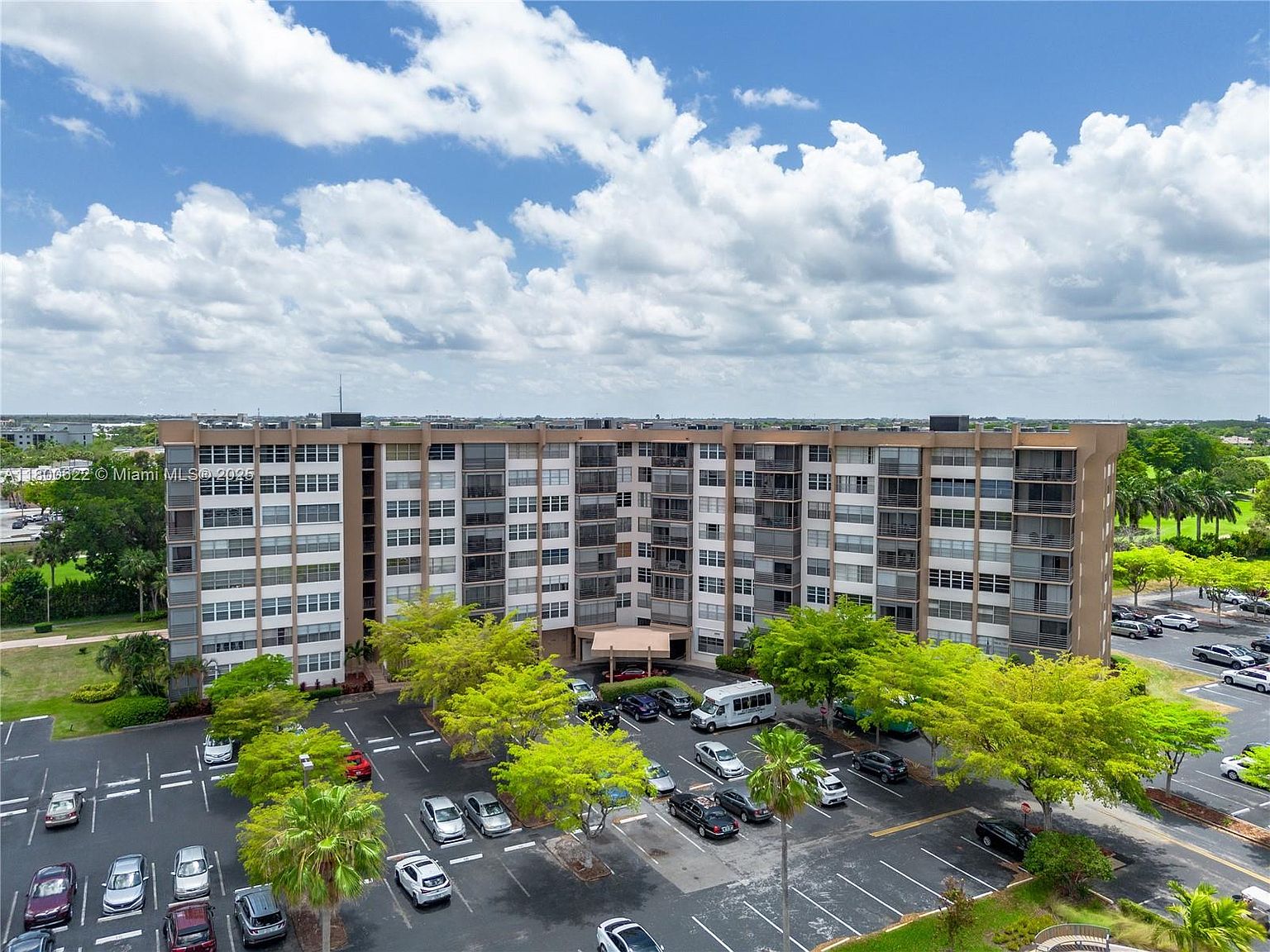 1100 Saint Charles Pl APT 407