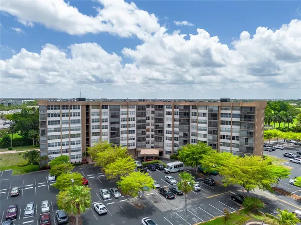 1100 Saint Charles Pl APT 407, Pembroke Pines, FL 33026