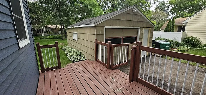 2229 Oriole Ave — Photo 2