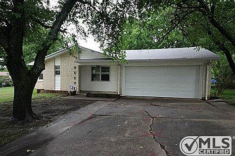 1st image of 1004 Memorial Dr
