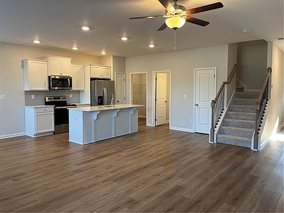 5th image of 3136 Raiden Cir