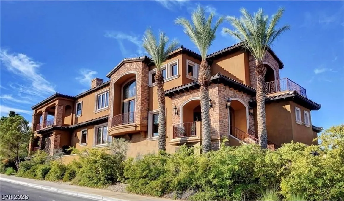 5 bed, 7.0 bath, 6895 sqft, $8,900 — Photo 1