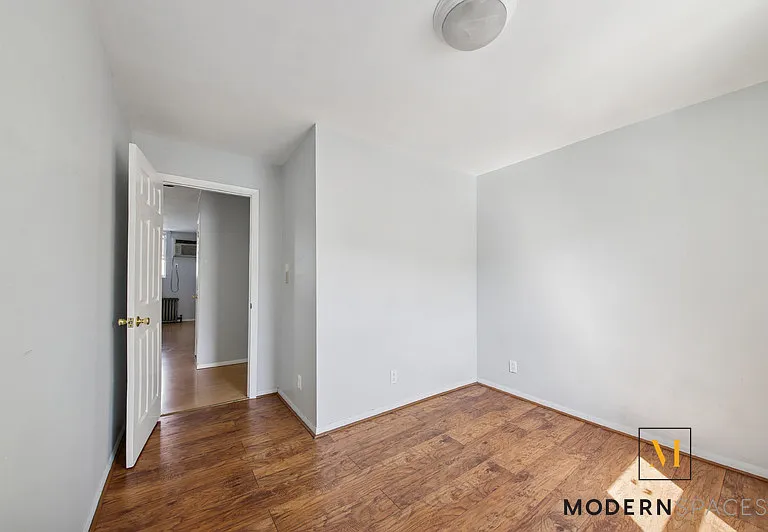527 50th Ave #2F — Photo 3