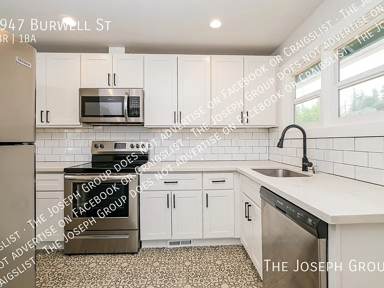 1947 Burwell St — Photo 12