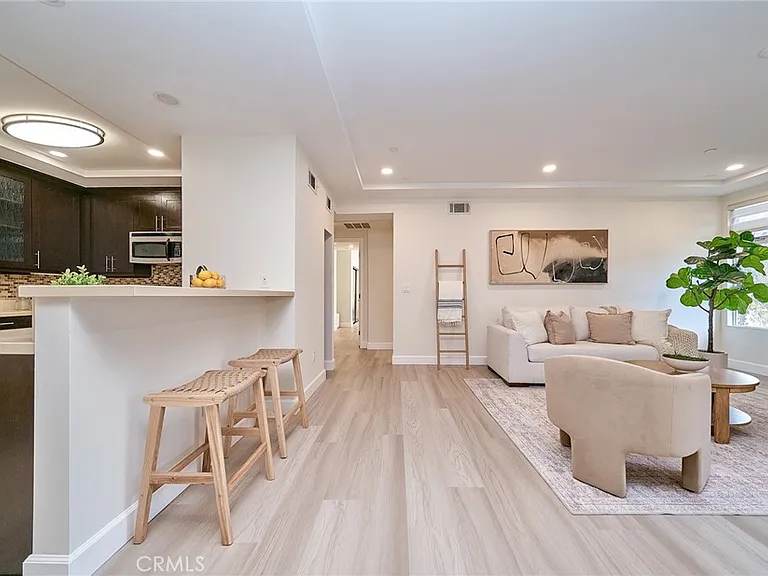 5525 W Olympic Blvd #202 — Photo 8