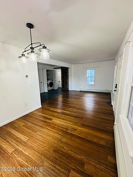 3rd image of 102 Oneida Avenue