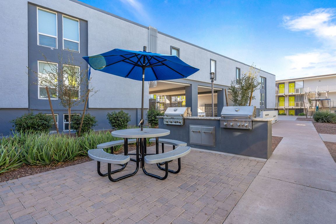 Seventh Apartments Grilling Area