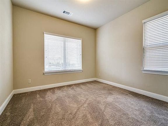 4th image of 2309 Marigold Dr