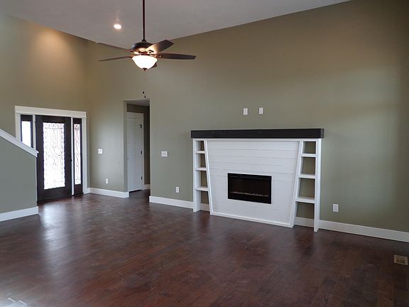 5th image of 625 N Eagle Park Cir
